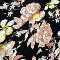 Tkanina wiskozowa - herbaciane róże na czarnym tle