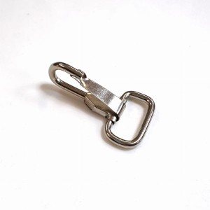 Karabińczyk metalowy - 34 mm SREBRNY